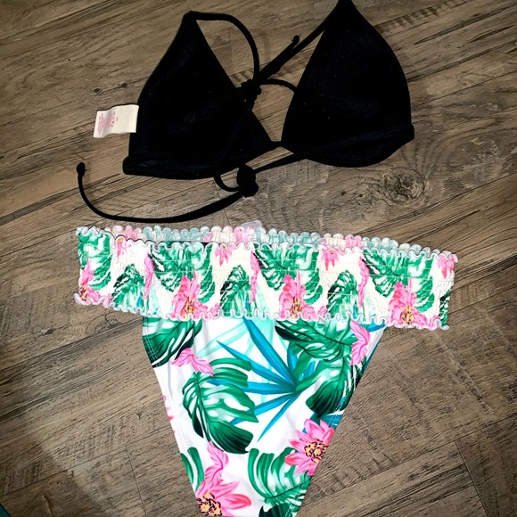 White Floral Bikini Bottoms with Black Push-up Triangle Top - Picture 2 of 2